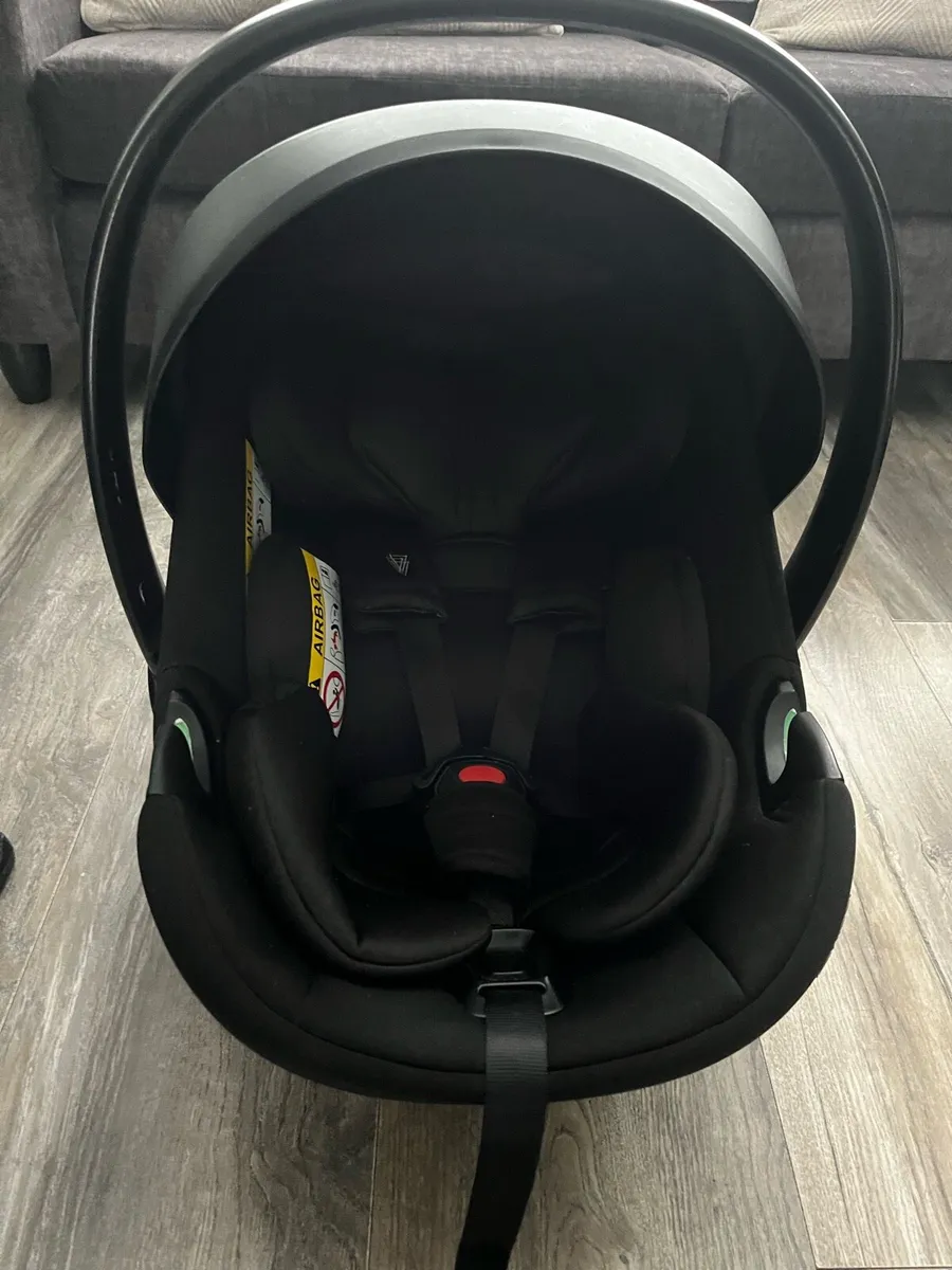 Venicci 3 in 1 pram with isofix - Image 3