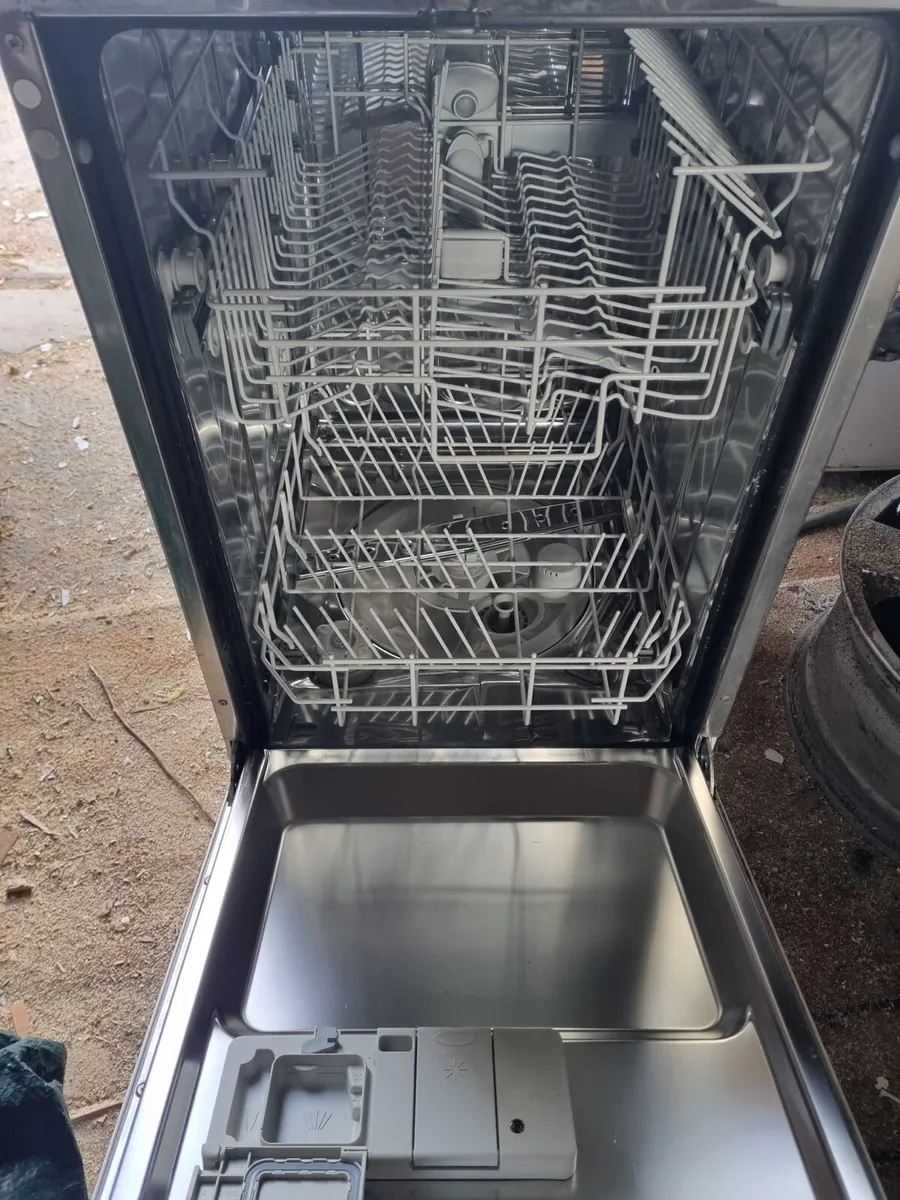 Dishwasher - Image 2