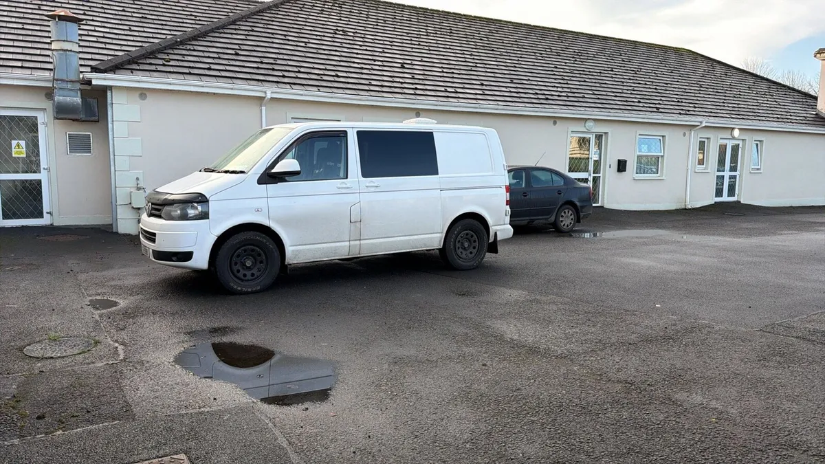 Volkswagen transporter - Image 2