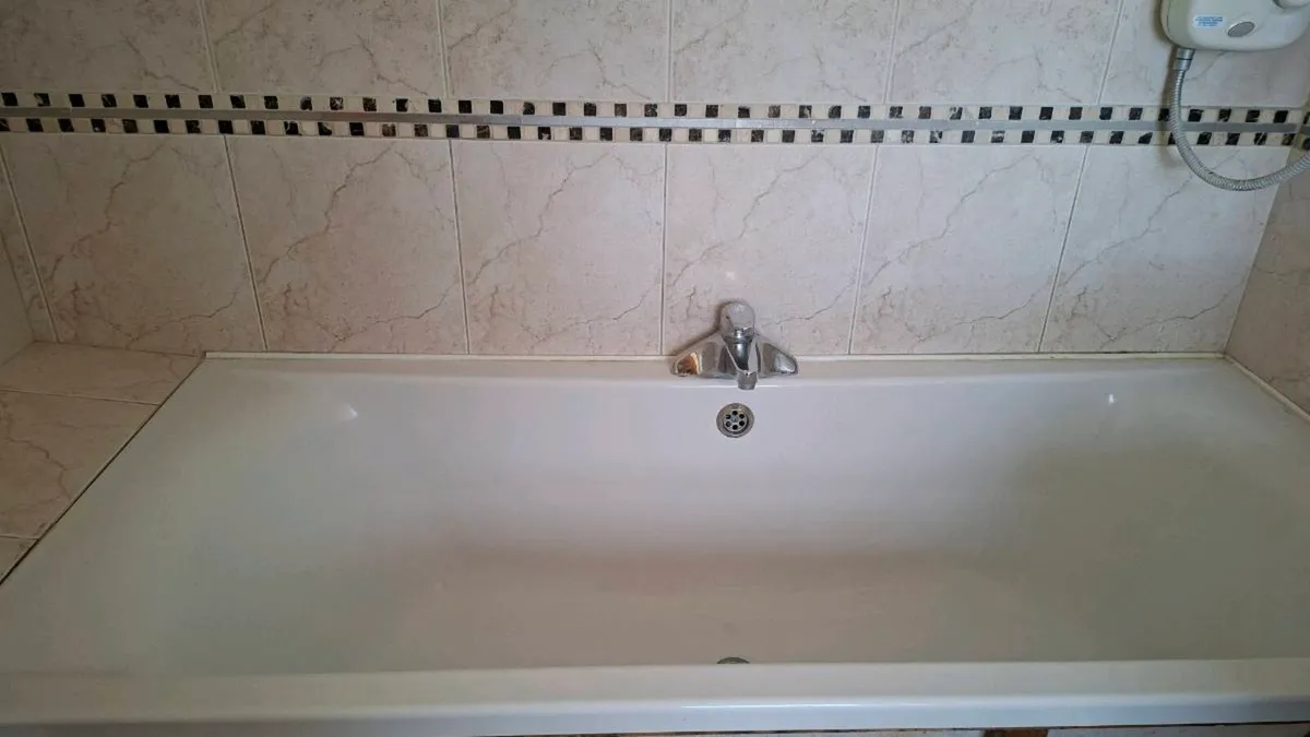 6ft white bath - Image 1