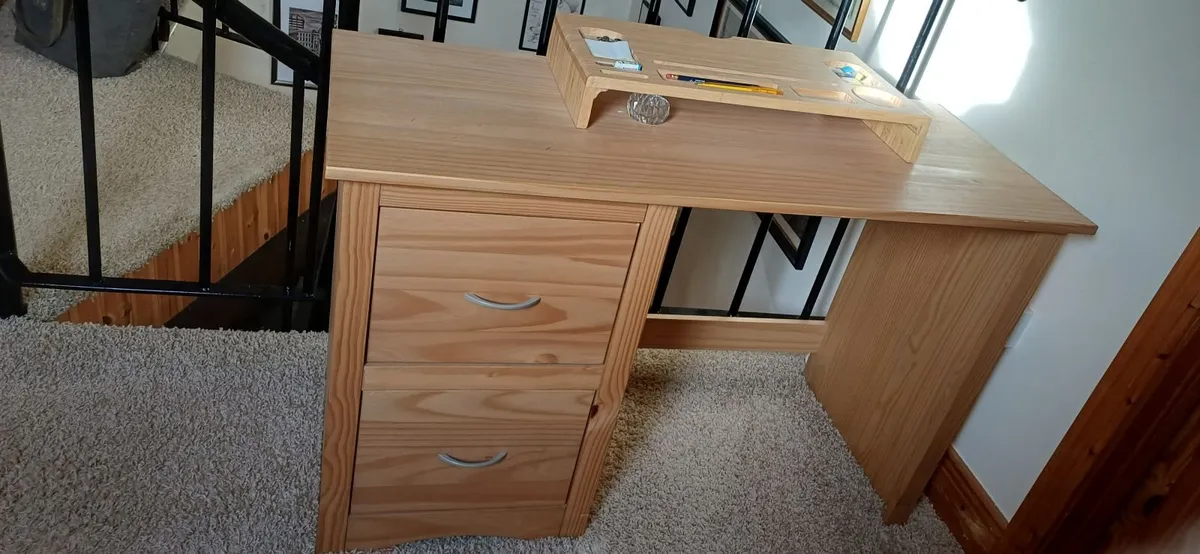 Desk made of Pine - Image 1