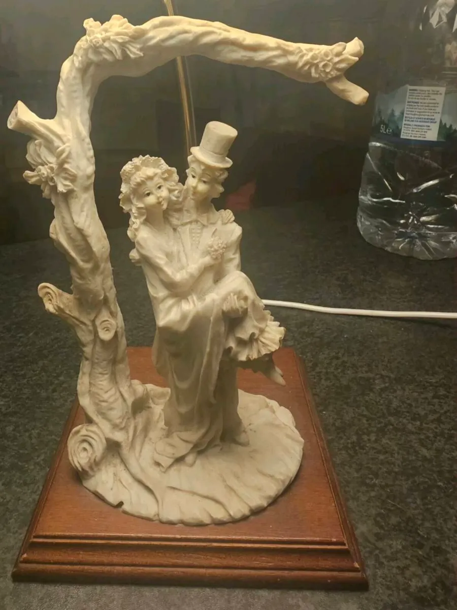 Beautiful lamp with shade for sale - Image 2