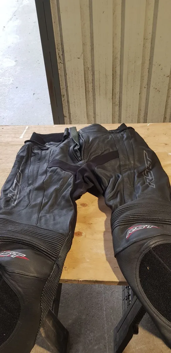 RST Blade leathers jacket and trousers - Image 4