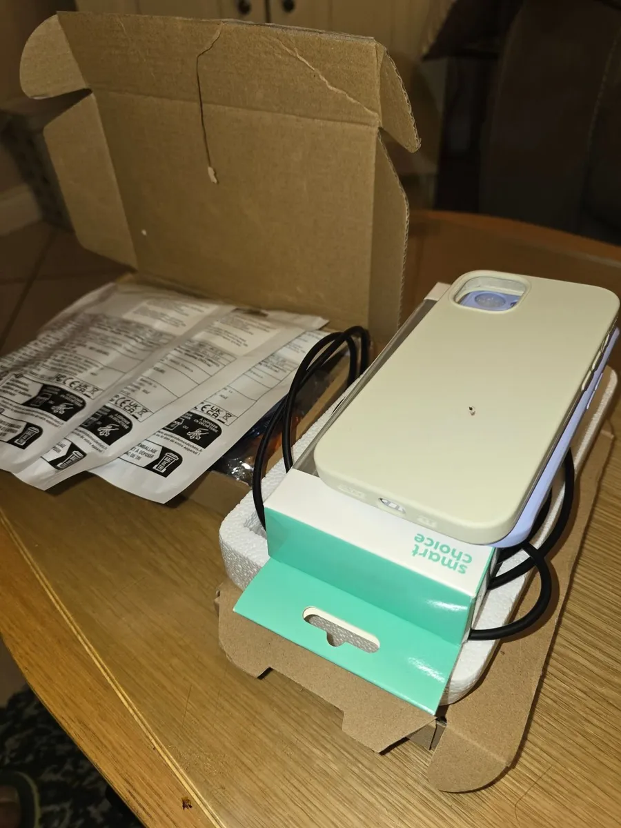 iPhone 13 128 GB - Blue with Accessories - Image 4