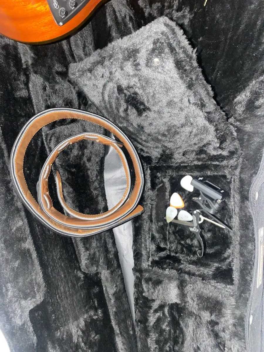 12 string Brunswick S/A Guitar with case & strap - Image 3