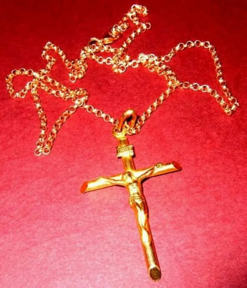 Vintage Hallmarked 9ct Gold Crucifix and Chain - Image 3