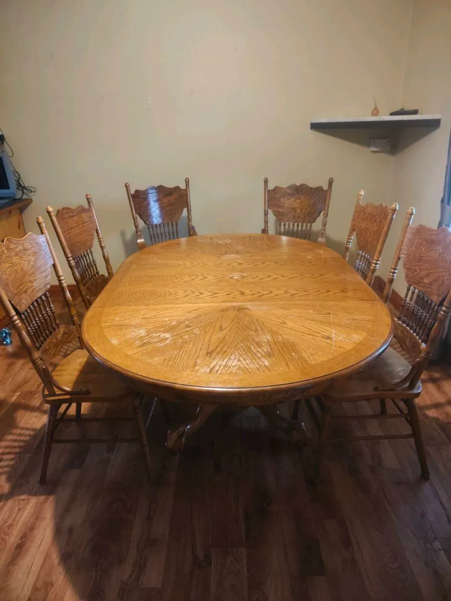 Table and 6 chairs - Image 1