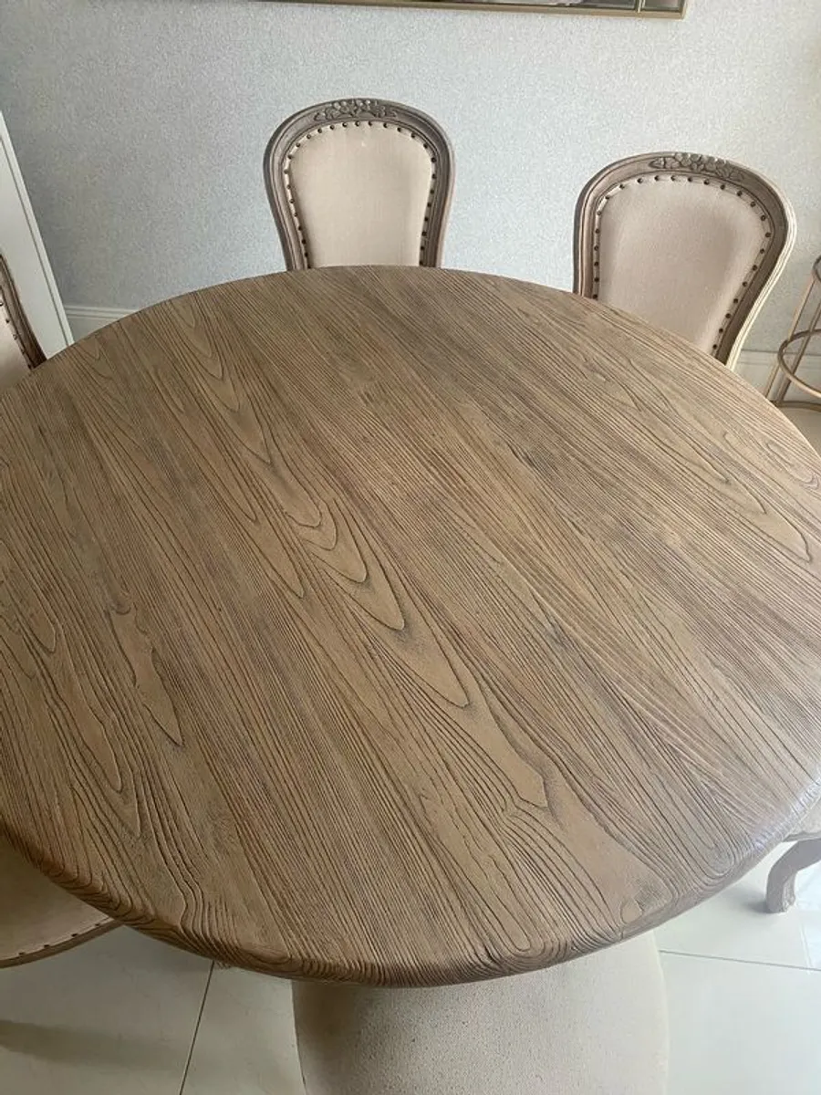 round solid wood table and 6 chairs - Image 2
