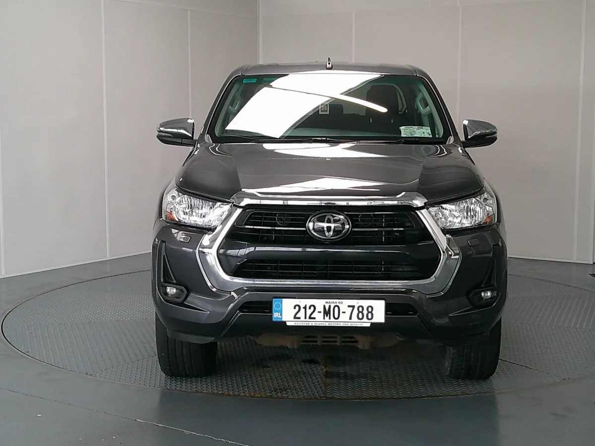 Toyota Hilux 2021 - Image 2