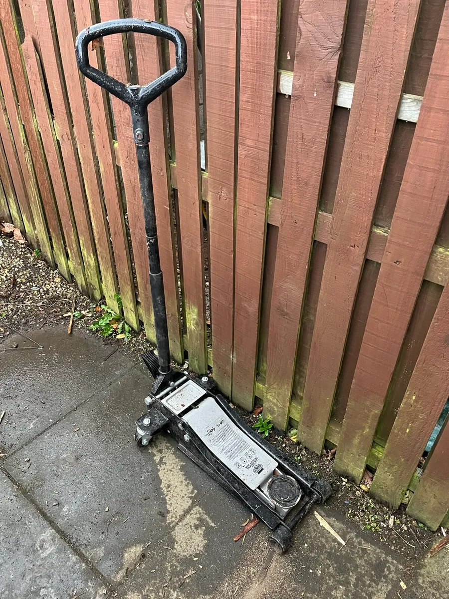Trolley jack and 4 ratchet stands - Image 2