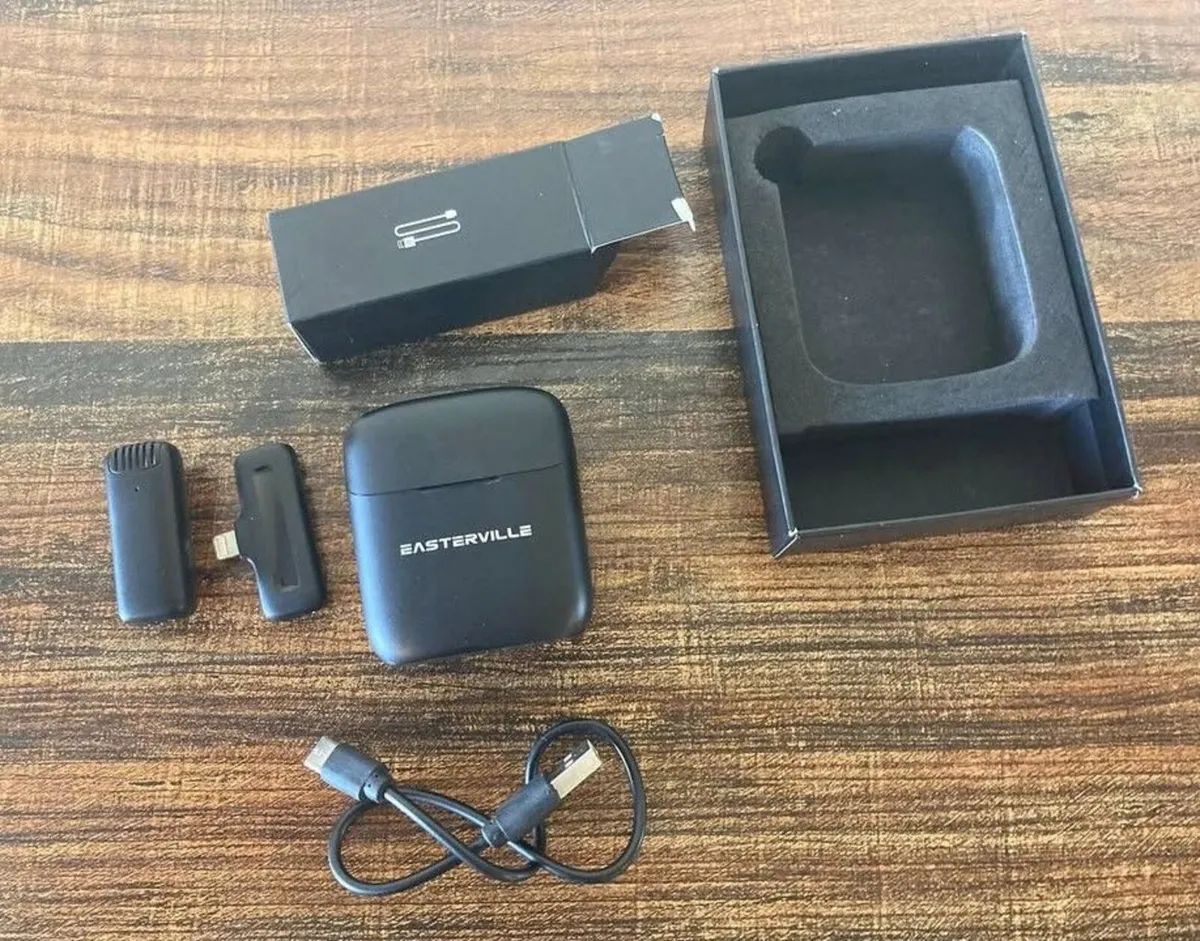 Easterville Wireless Microphone Set - Image 2
