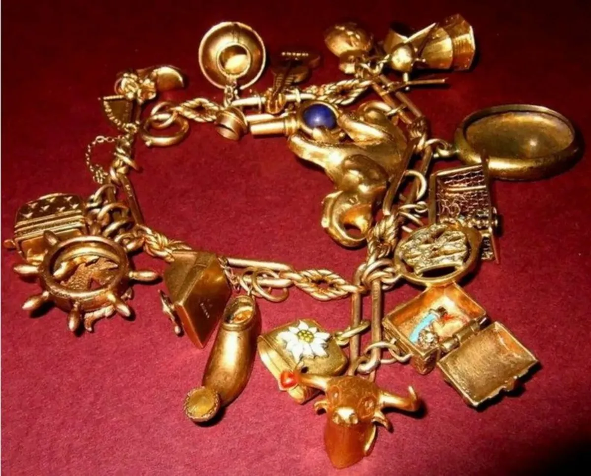 Vintage Hallmarked Traditional Charm Bracelet - Image 4