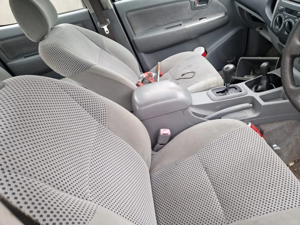 2009 Toyota Hilux - Image 4