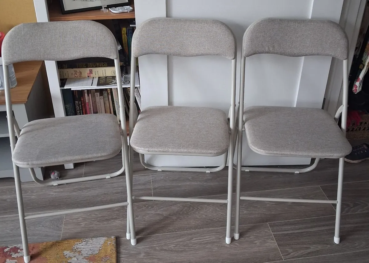 Folding chairs X 3 - Image 4