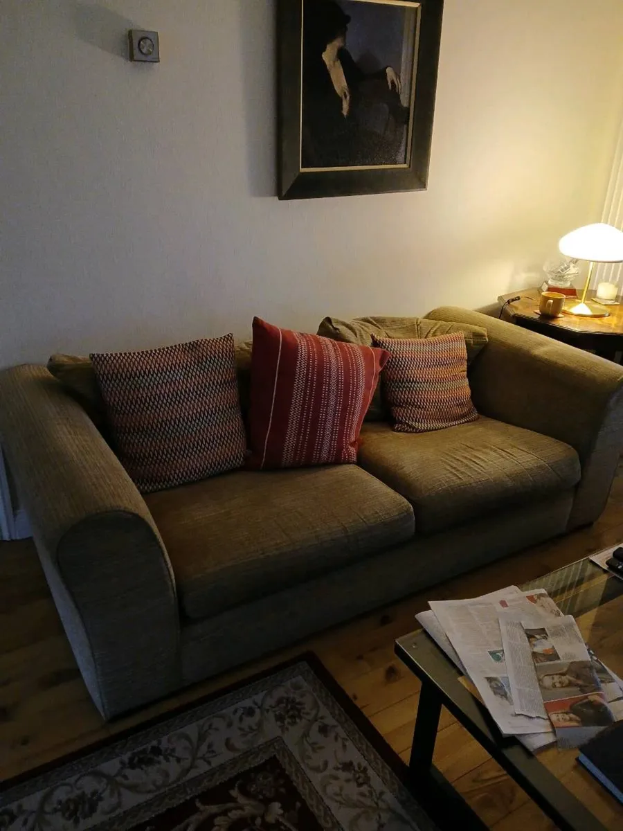 Suite of furniture - Image 1