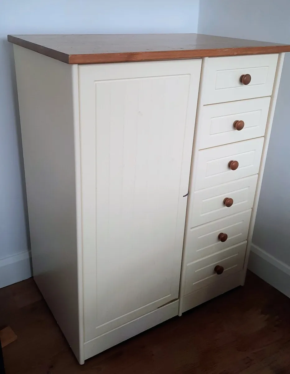 Child sturdy wardrobe - Image 2