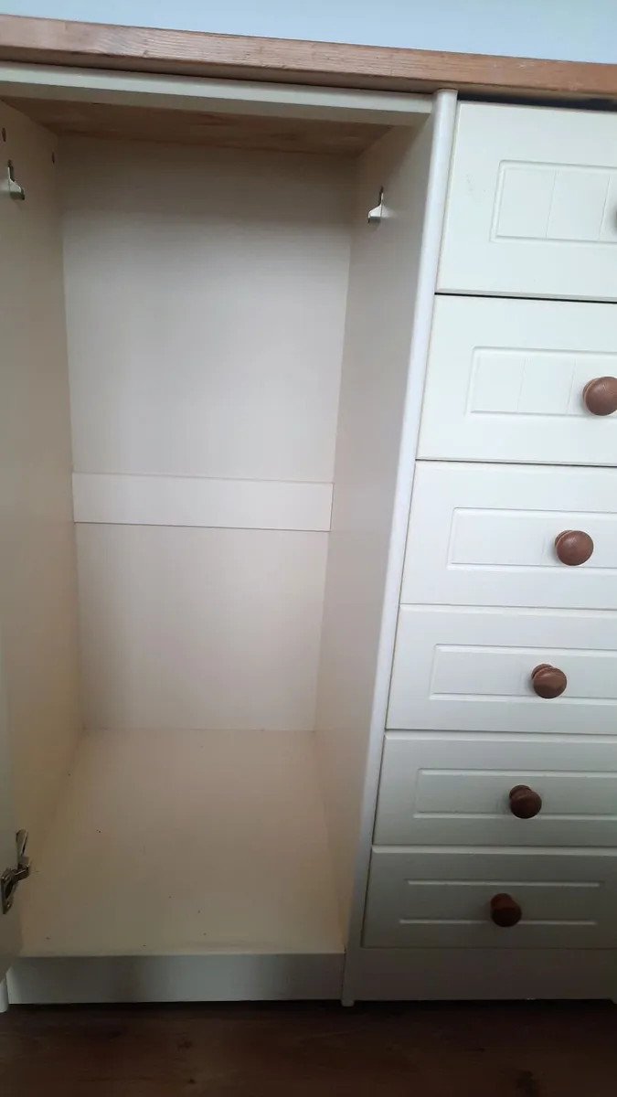 Child sturdy wardrobe - Image 3