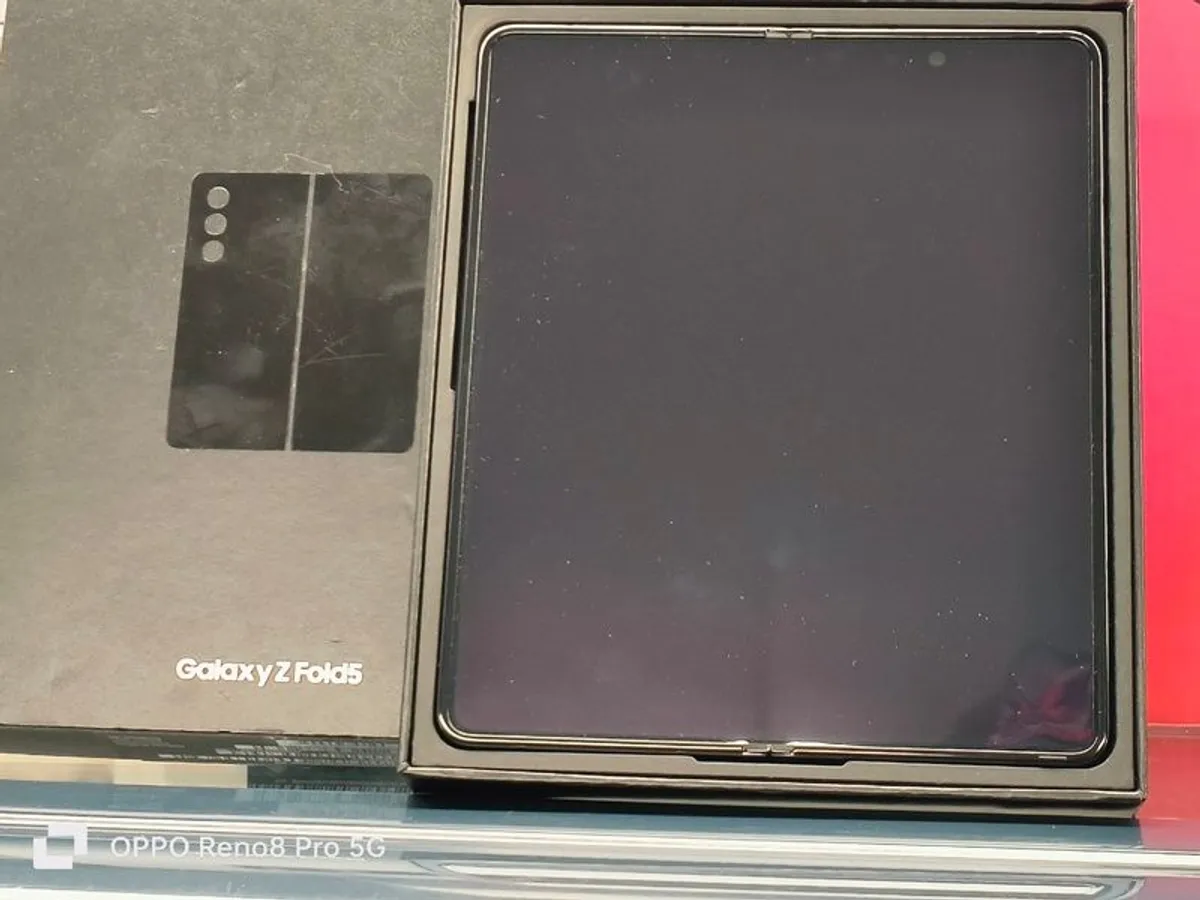 Samsung Galaxy Z Fold 5 - 256GB Dual Sim Unlocked Black (Barely Used) - Image 3