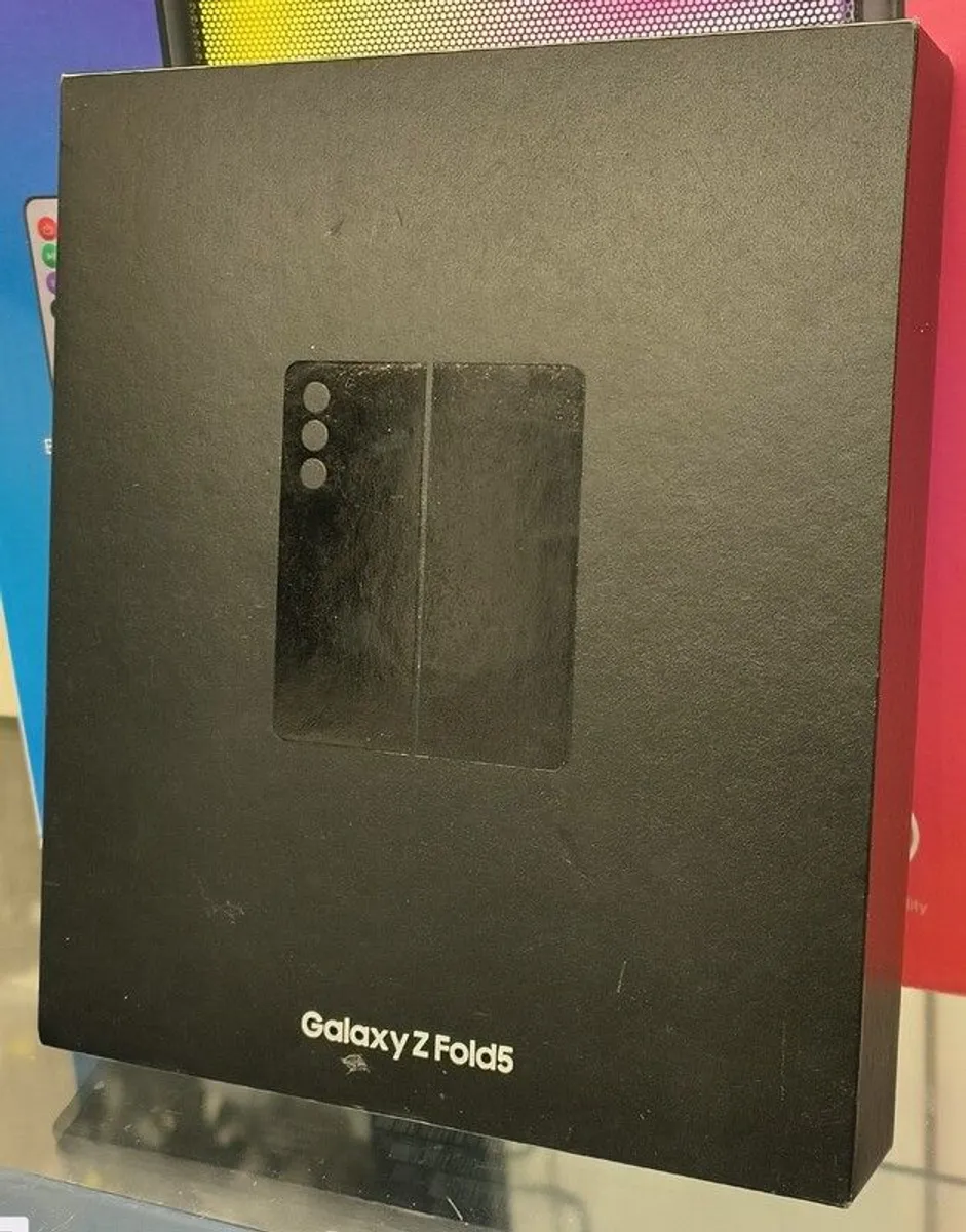 Samsung Galaxy Z Fold 5 - 256GB Dual Sim Unlocked Black (Barely Used) - Image 1