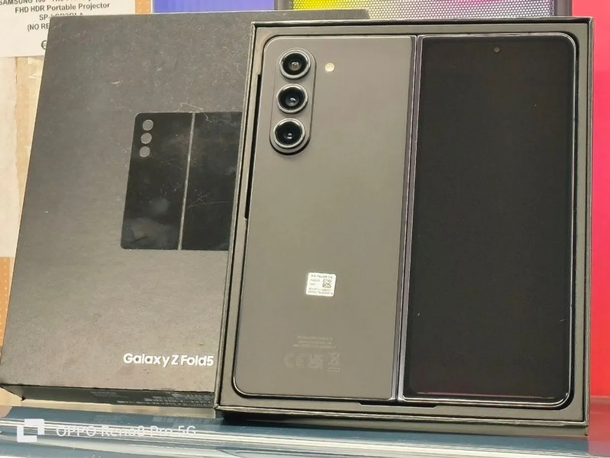 Samsung Galaxy Z Fold 5 - 256GB Dual Sim Unlocked Black (Barely Used) - Image 2