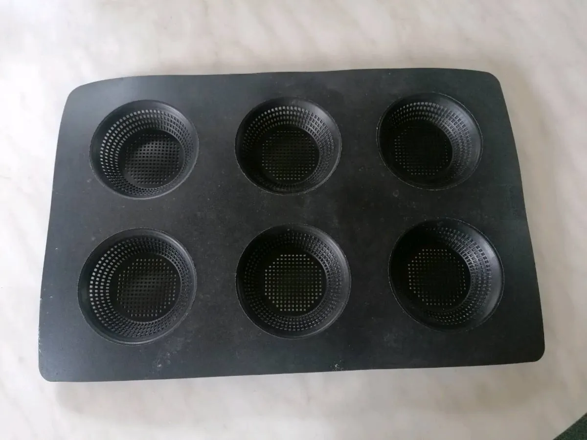 Perforated Silicone Tartlet Moulds - Image 1