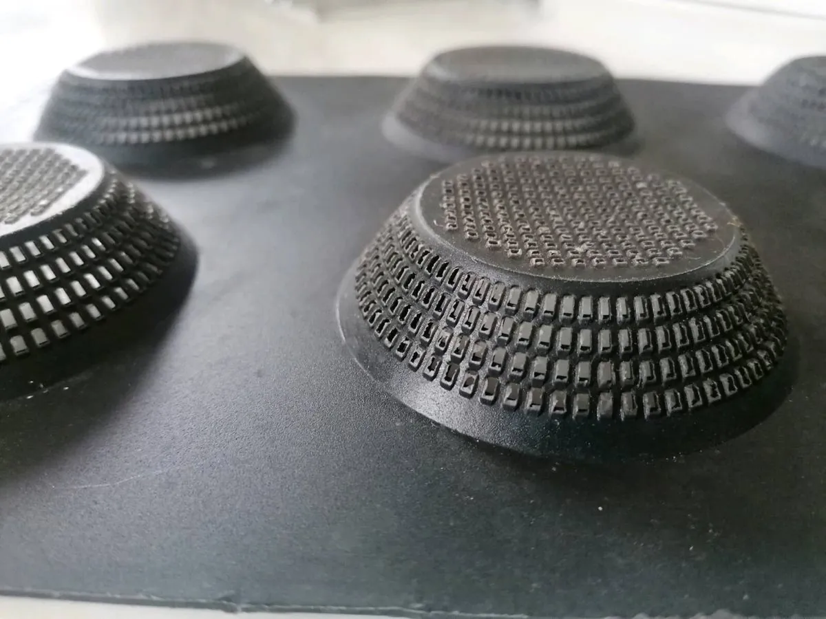 Perforated Silicone Tartlet Moulds - Image 3