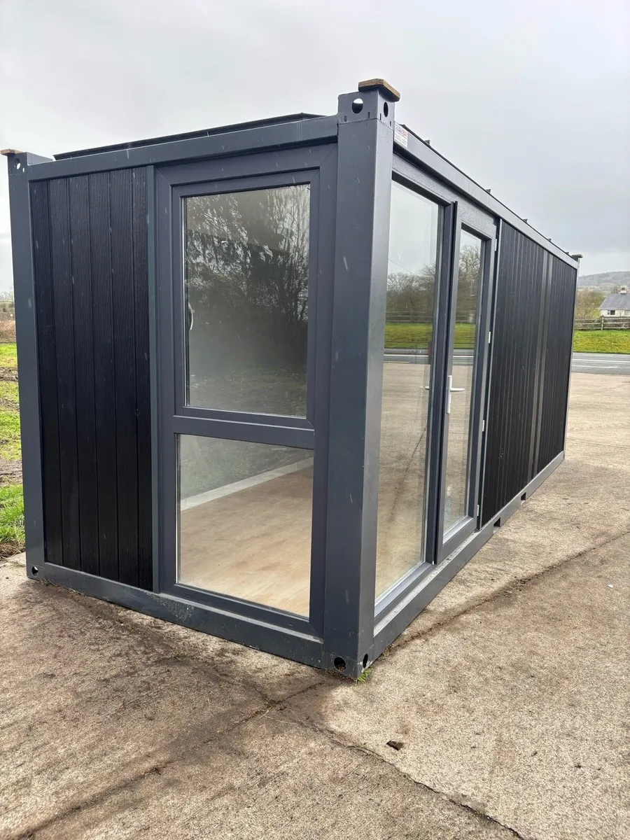 20ft x 8ft Mobile Office, Catering, gym - Image 1