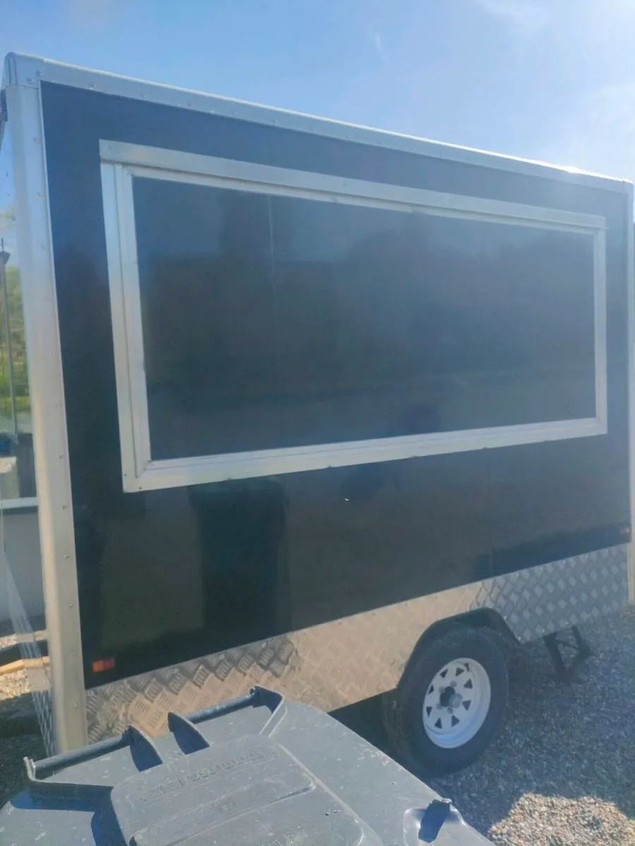 Catering trailer - Image 2
