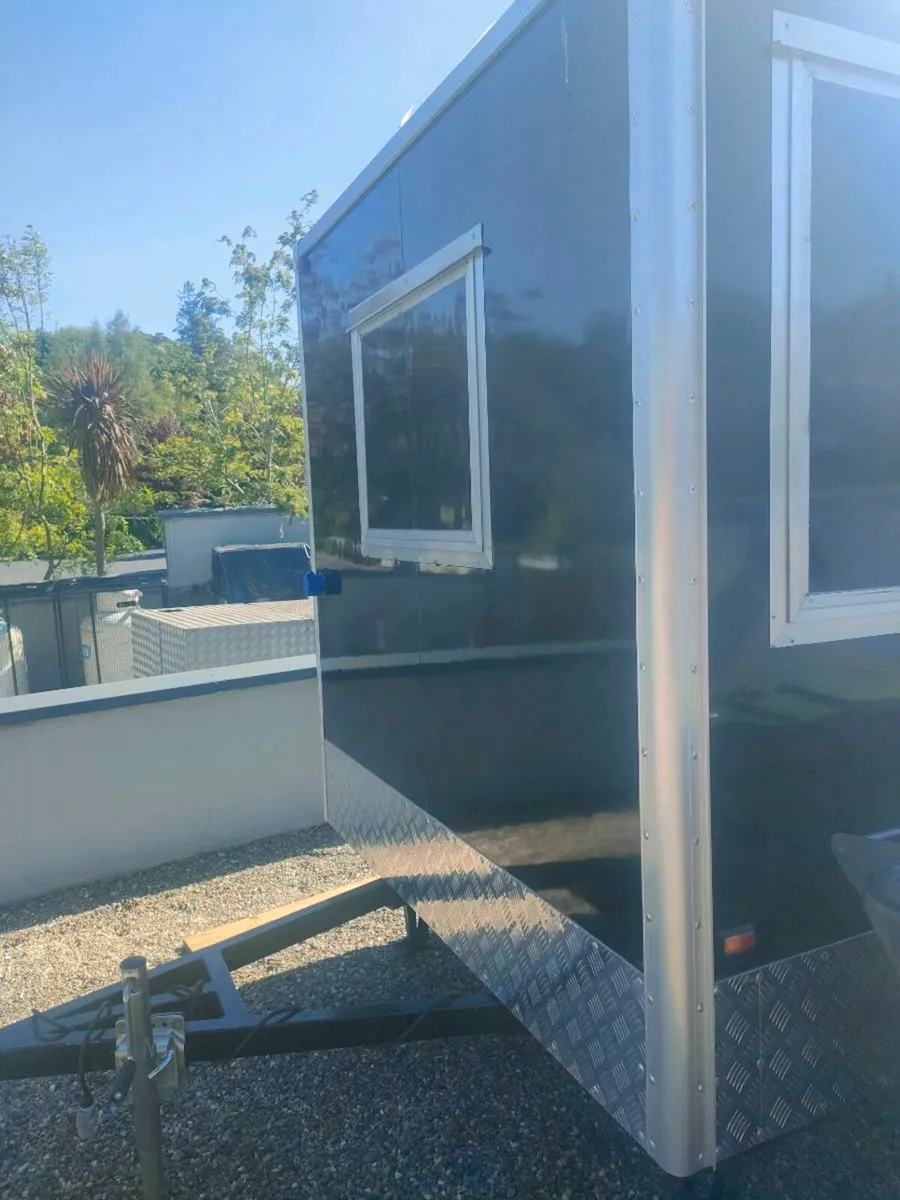Catering trailer - Image 3