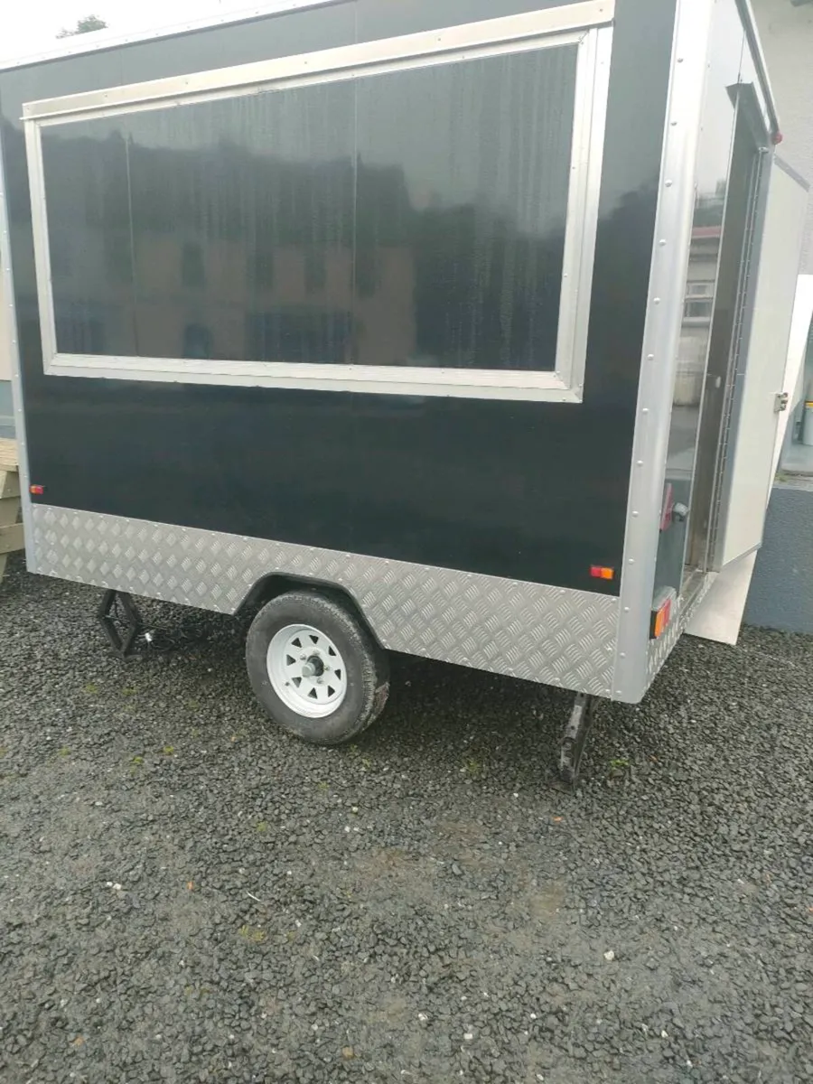 Catering trailer - Image 4