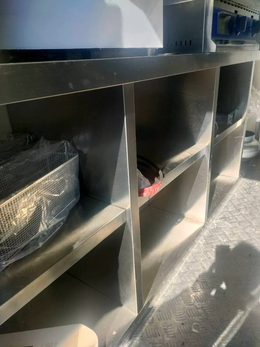 Catering trailer - Image 1