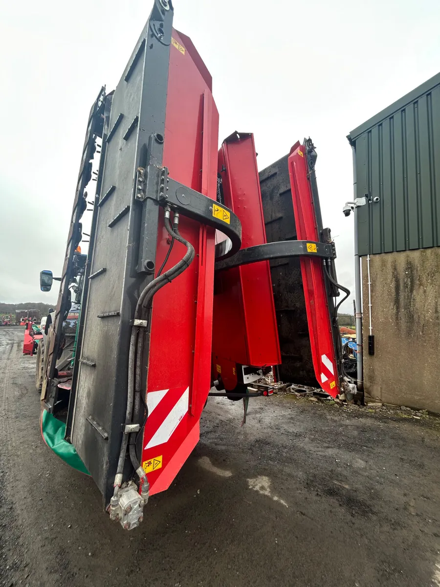 2019 Kverneland 53100 MT butterfly mowers - Image 1