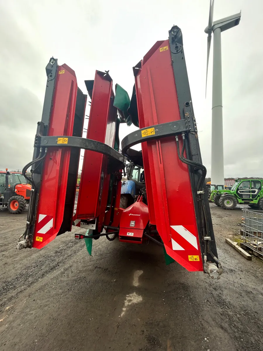 2019 Kverneland 53100 MT butterfly mowers - Image 2