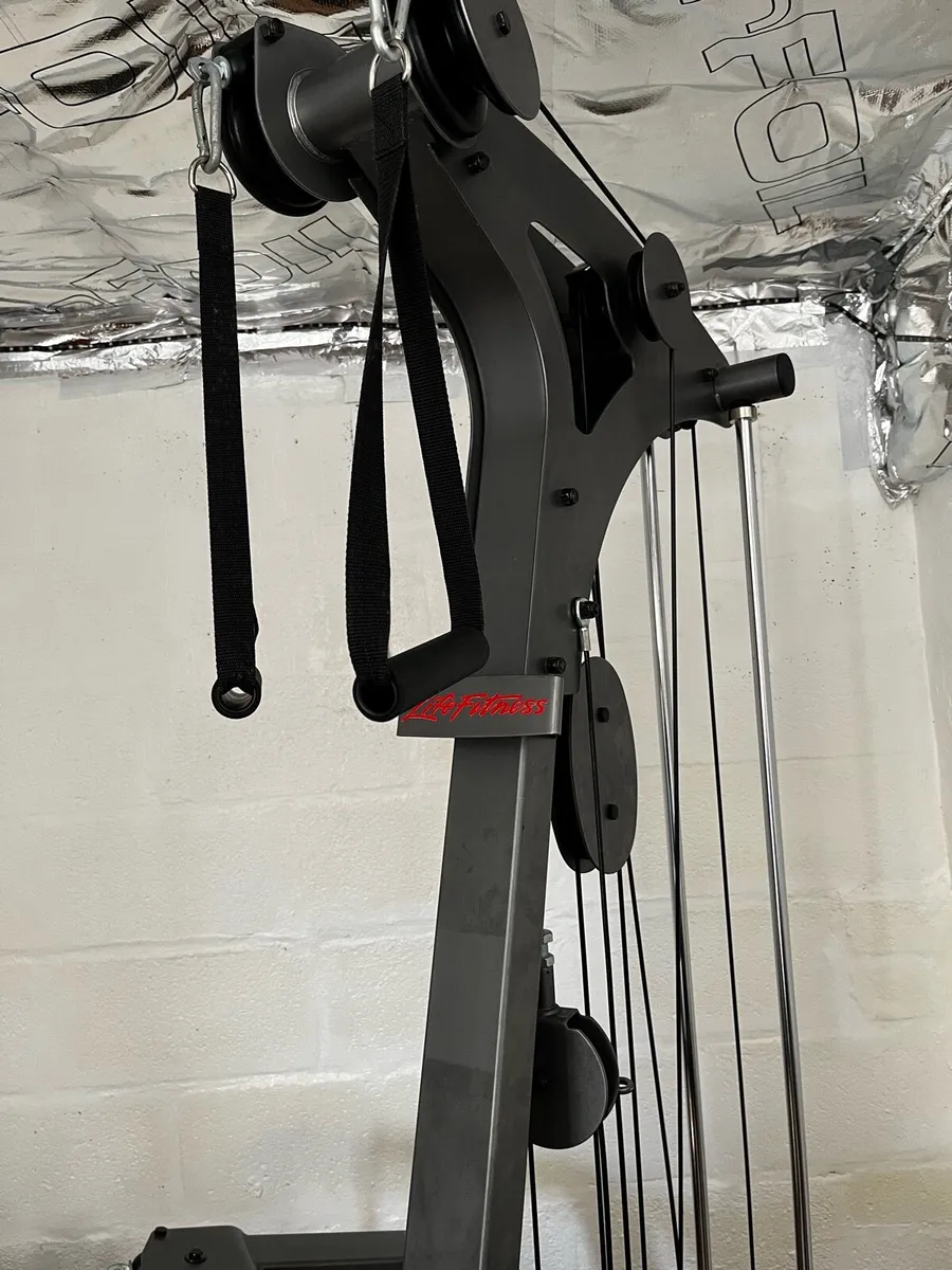Life fitness G3 multi gym. Full commercial - Image 4
