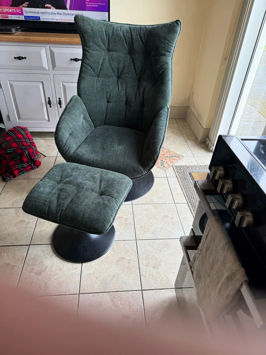 A swivel chair with foot twist - Image 4