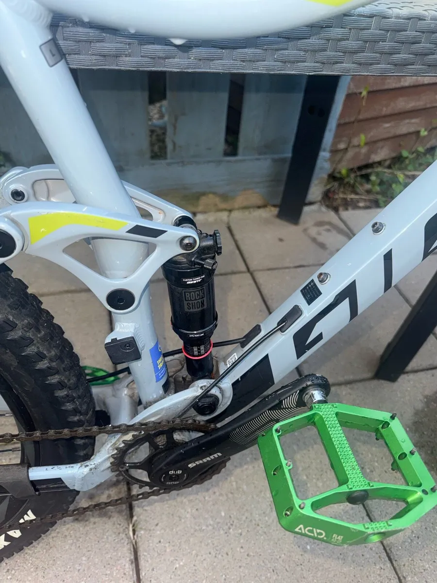 Giant Stance 1 (grey) 2020 - Image 4