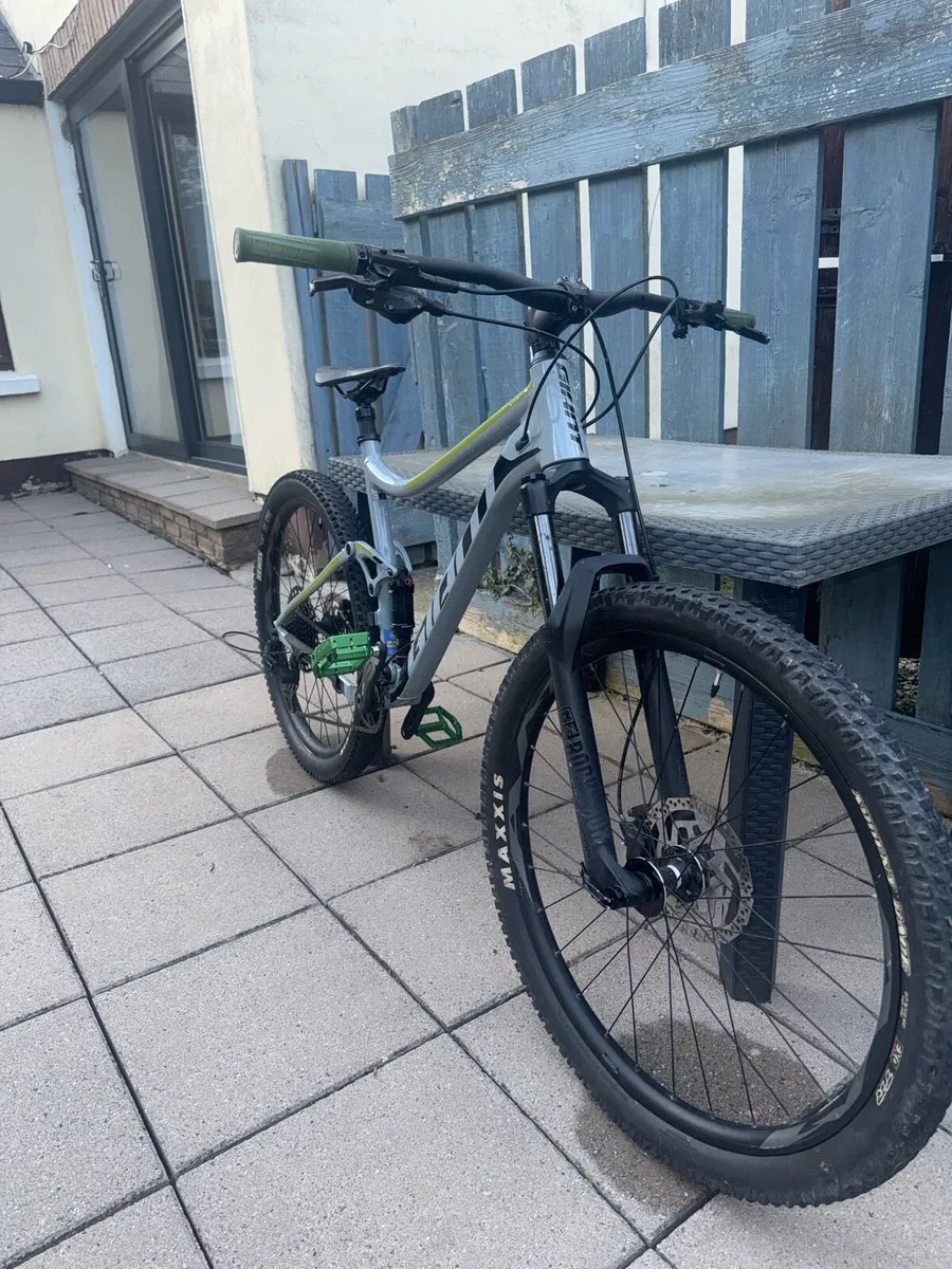 Giant Stance 1 (grey) 2020 - Image 3