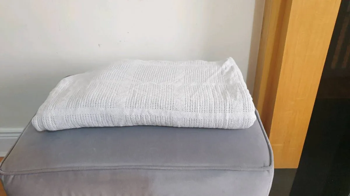 Adult sized cellular blankets Never Used - Image 1