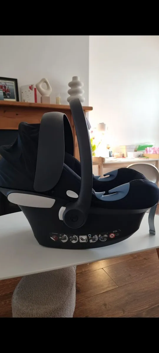 Cybex newborn car seat - Image 1