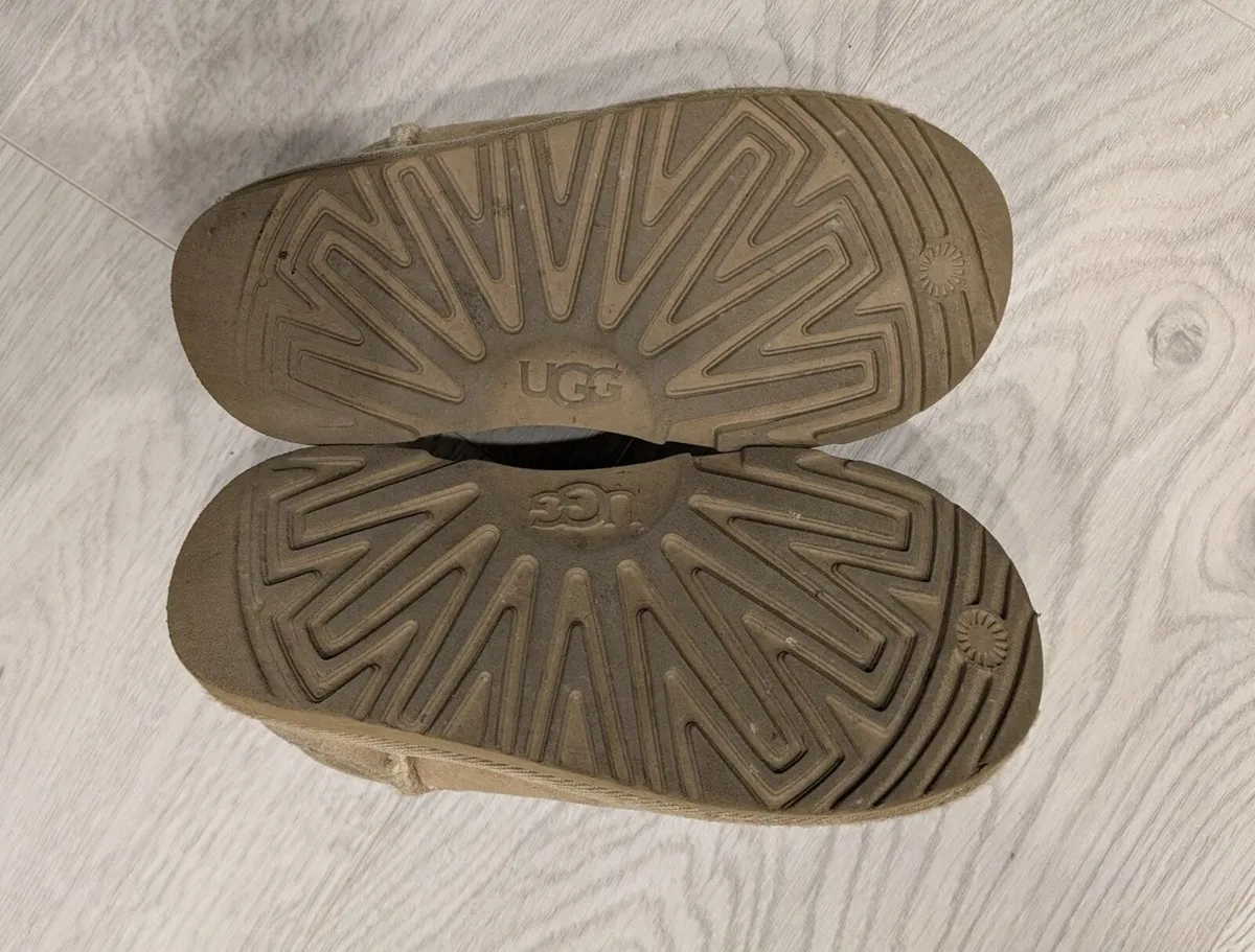 UGG Boots - Kid's Classic Ultra Mini Boot UK 12 EU - Image 4