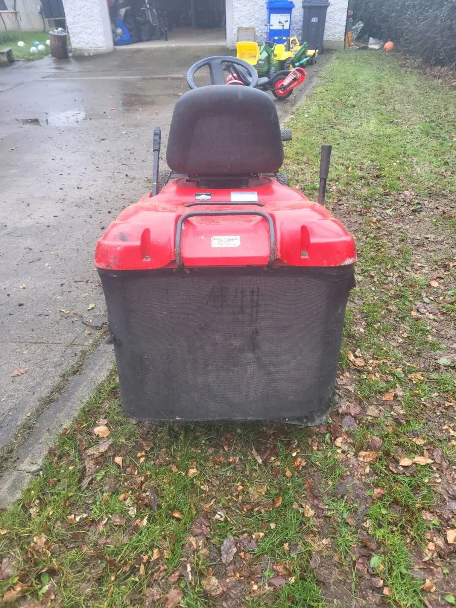 Castel Garden 17.5/102 H Ride On Mower - Image 1