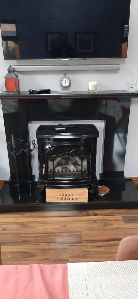 Fireplace and electric fire - Image 1