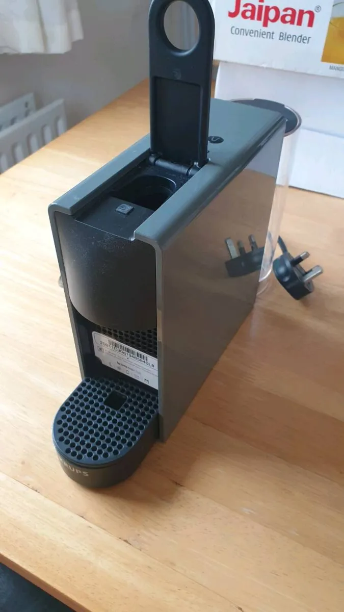 Nespresso pod machine. Excellent condition - Image 3