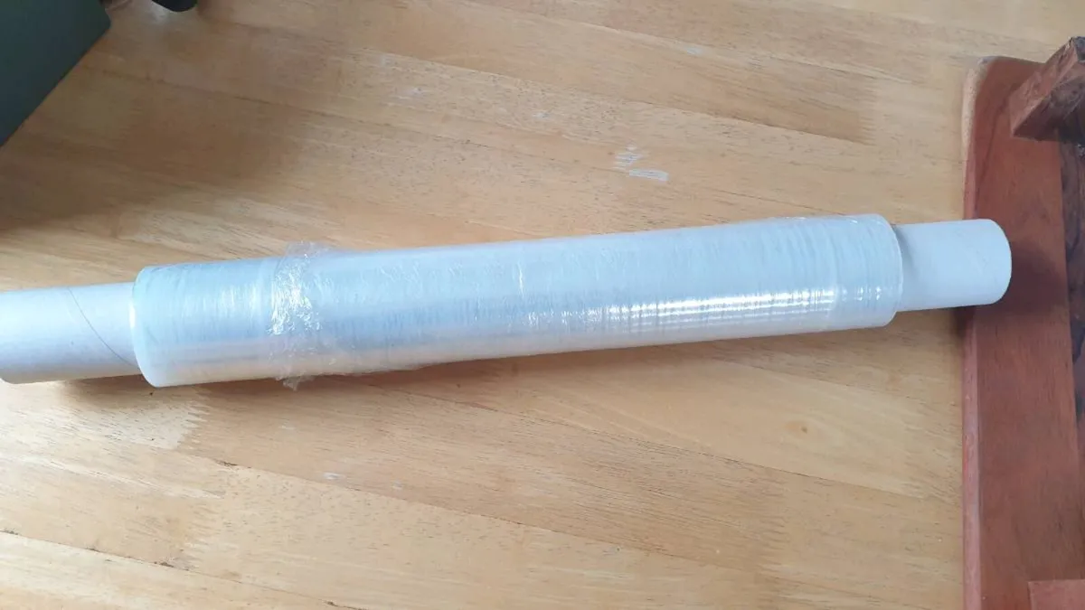 Wrapping clingfilm - oversized.