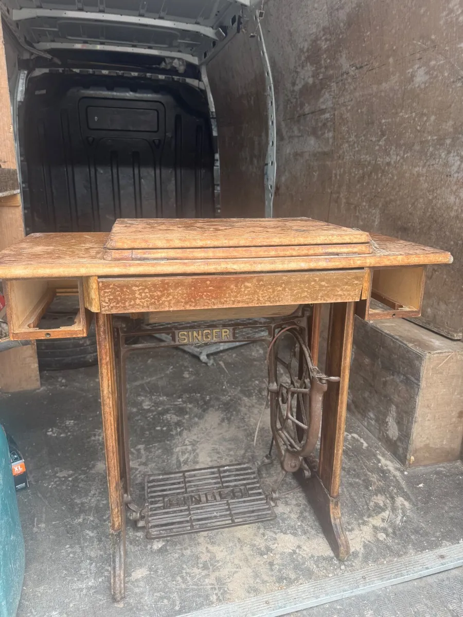 Singer sewing machine - Image 2