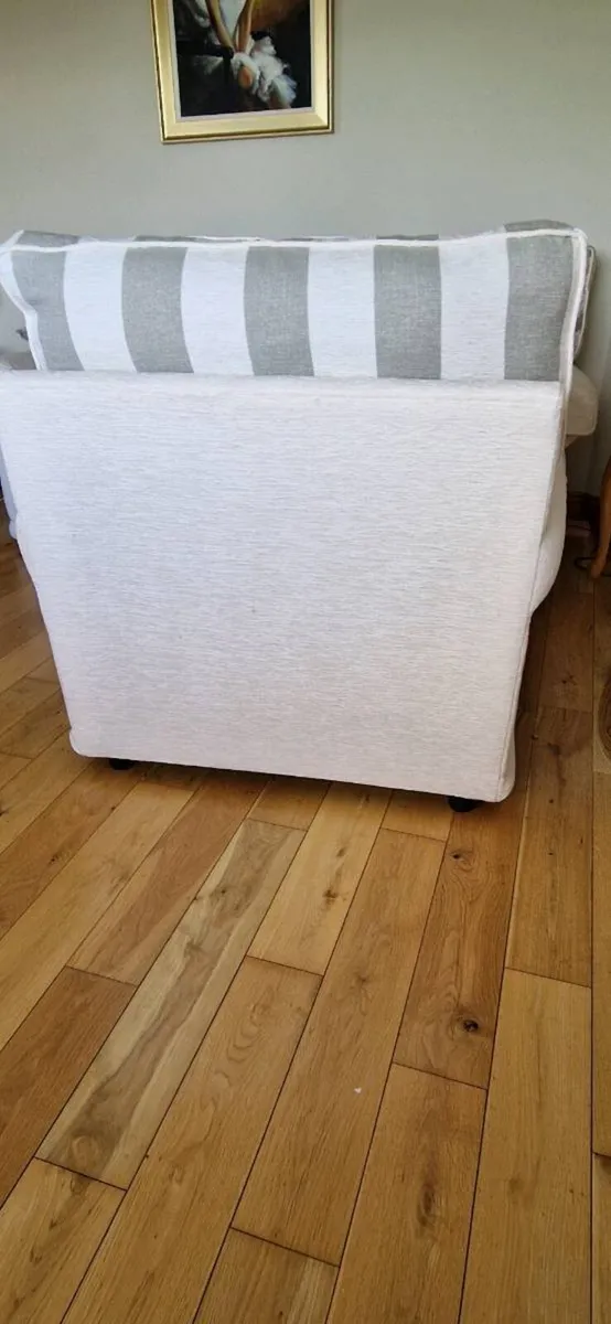 3, 1,1 sitting room suite - Image 1