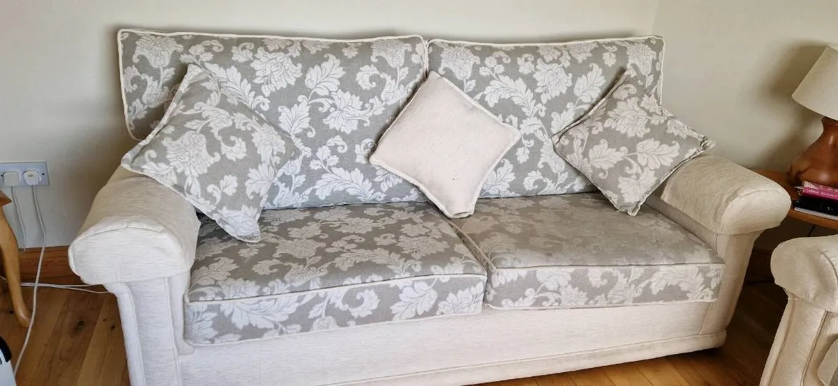 3, 1,1 sitting room suite - Image 3