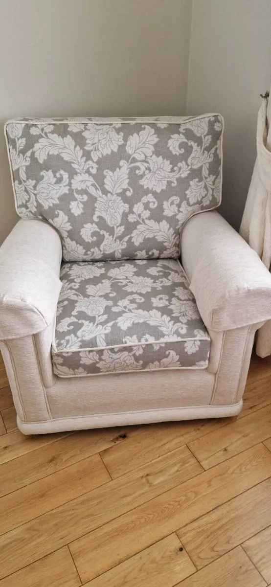 3, 1,1 sitting room suite - Image 4