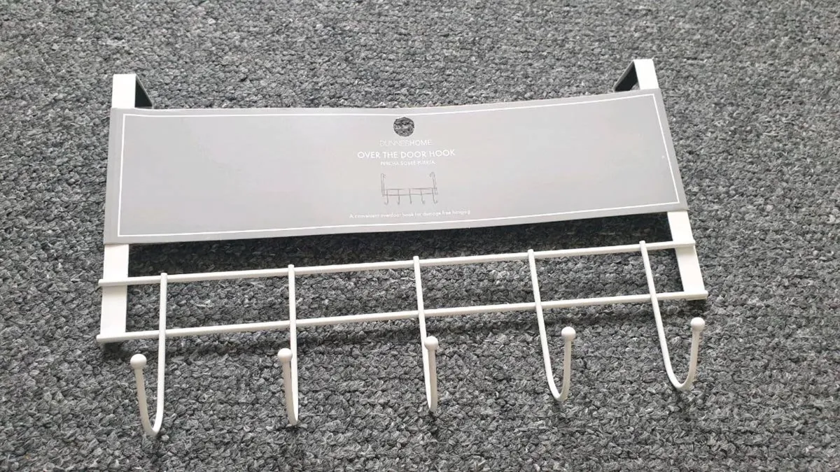Over door hanging/hooks - Image 1
