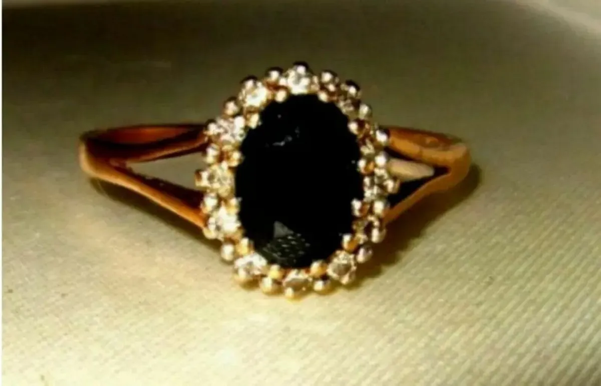 Vintage 9ct Gold Sapphire and Diamond Ring - Image 1